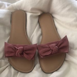 Bow slides sz 8 never worn